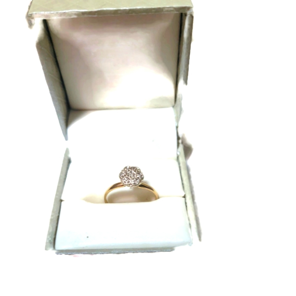 10K gold cluster dinner ring. 5-6 size.